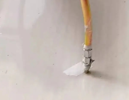 南宁瓷砖空鼓维修公司专业解答在瓷砖铺贴过程中，如果使用的砂料过粗（如全部使用了粗砂），可能会导致以下问题